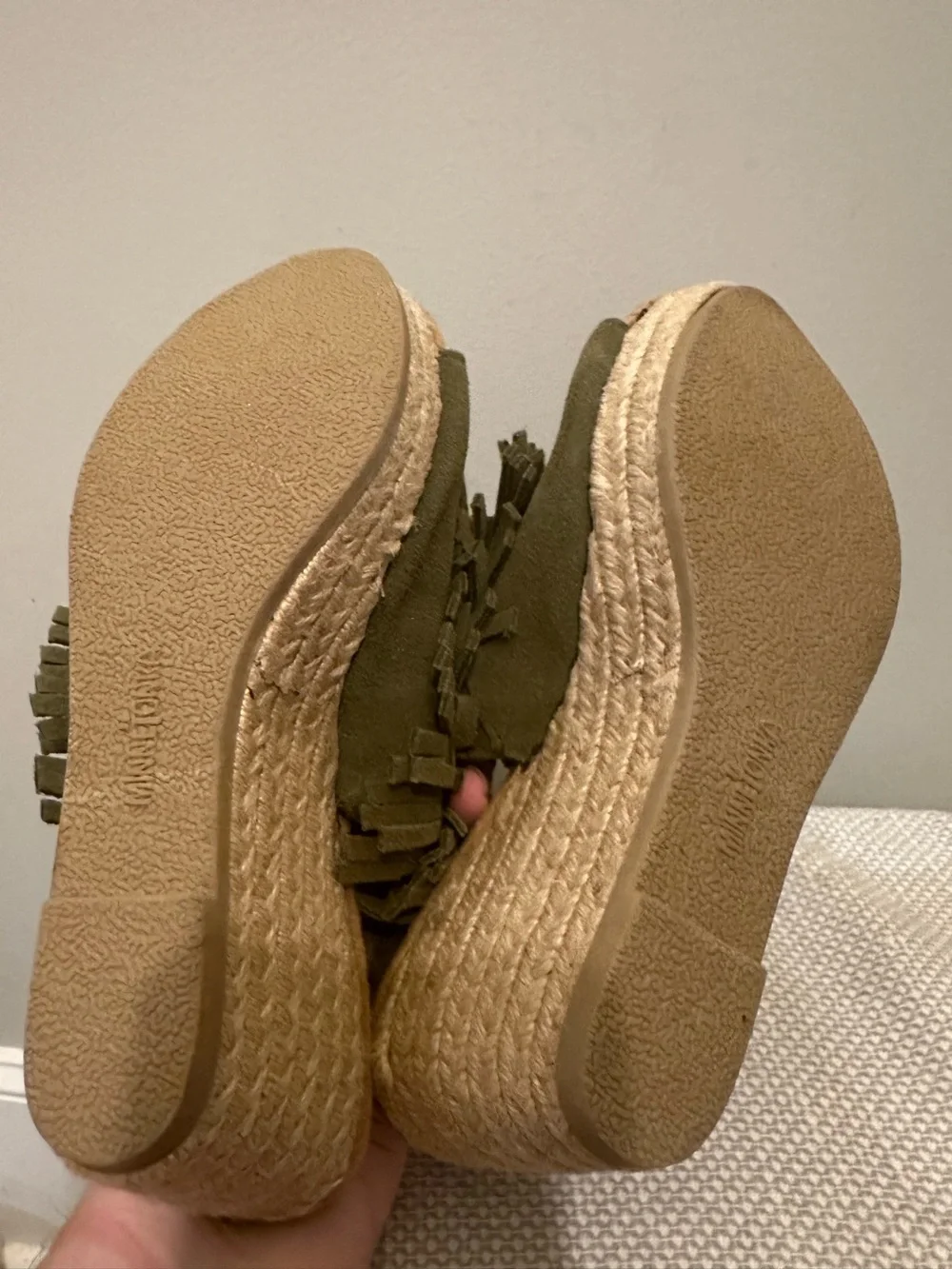 Minnetonka Ashley Olive Green Suede Fringe Espadrille Wedge Sandals 8 Coachella